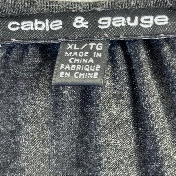 Women's Top XL Plunging Neckline Long Sleeve White Gray Print Detail Longline - Picture 6 of 11